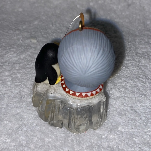 Hallmark Frosty Friends 1984 Ornament 5th in Series No Box Fishing Penguin - Picture 4 of 7